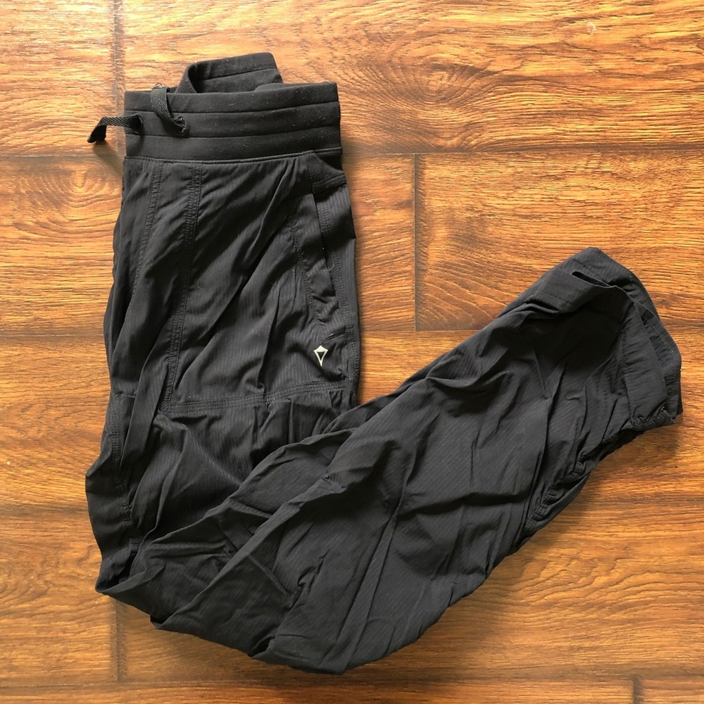 Ivivva joggers/pants-16 girls/XS women